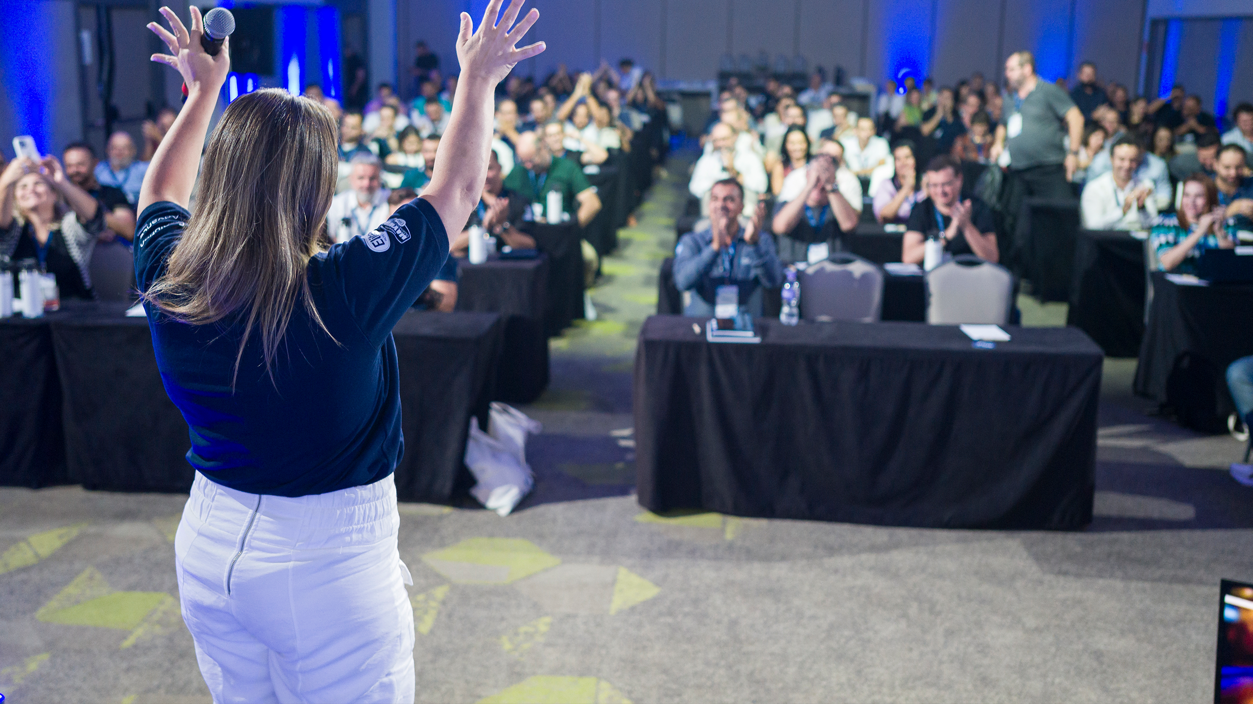 BASE SITE - FOTO 03_ Carrossel 02_ Softys_encontro Franqueados