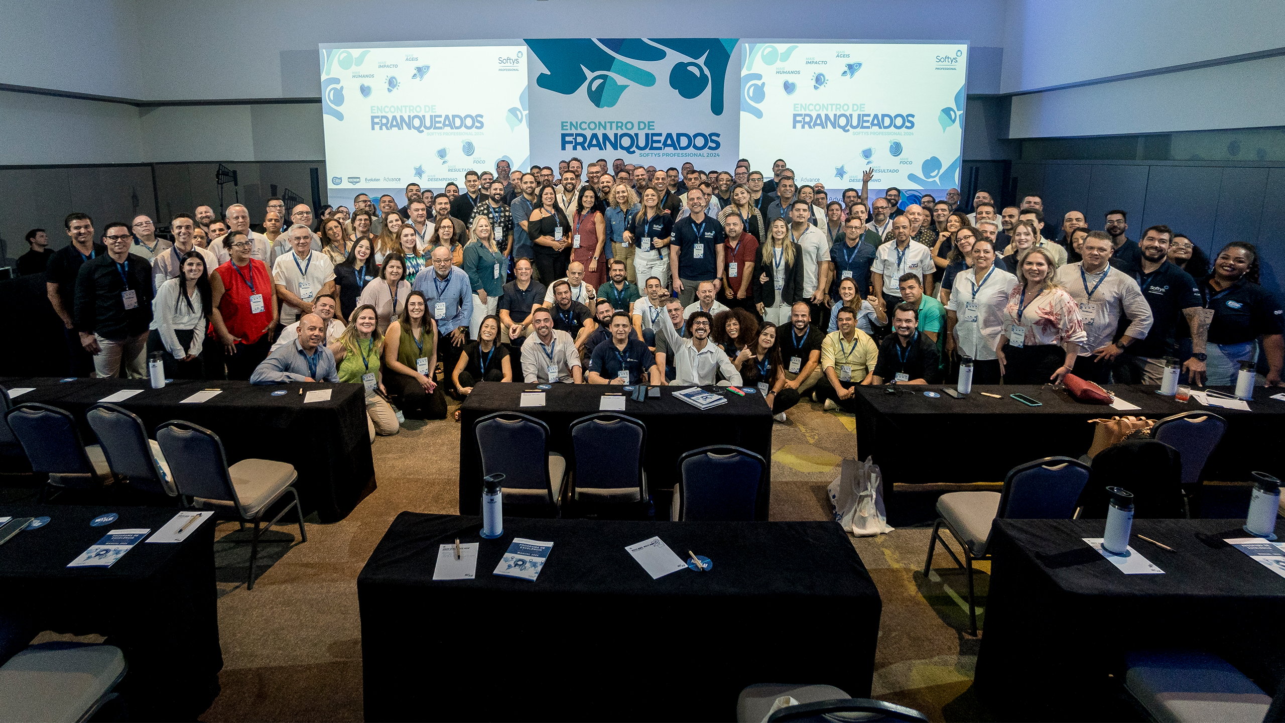 BASE SITE - FOTO 03_Carrossel_ Softys_encontro Franqueados